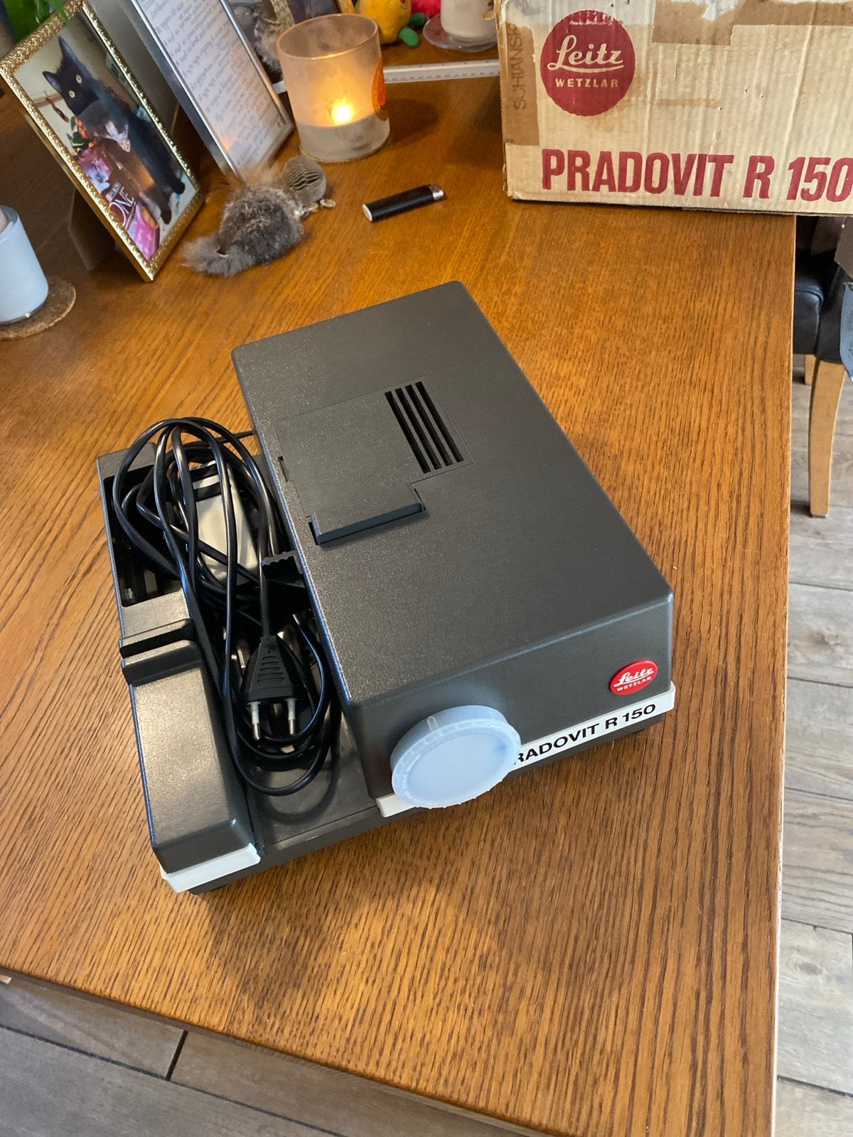 Leitz Pradovit R 150 Diaprojector - Vintage model, Audio, Tv en Foto, Diaprojectors, Ophalen, Gebruikt
