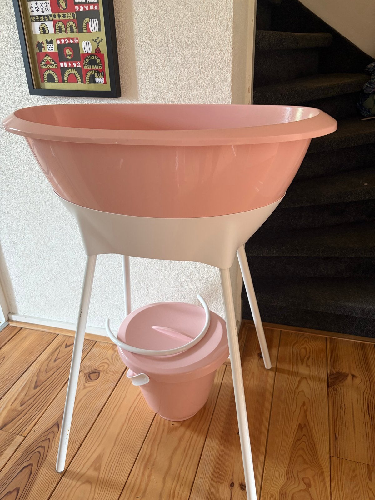 Roze babybadje met badzitje, standaard, bademmer, Zo goed als nieuw, Badje, Standaard, Ophalen
