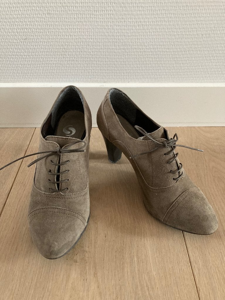Nieuwe veter-pumps, vintage look (Sacha) mt 38, Bruin, Nieuw, Ophalen of Verzenden, Schoenen met hoge hakken