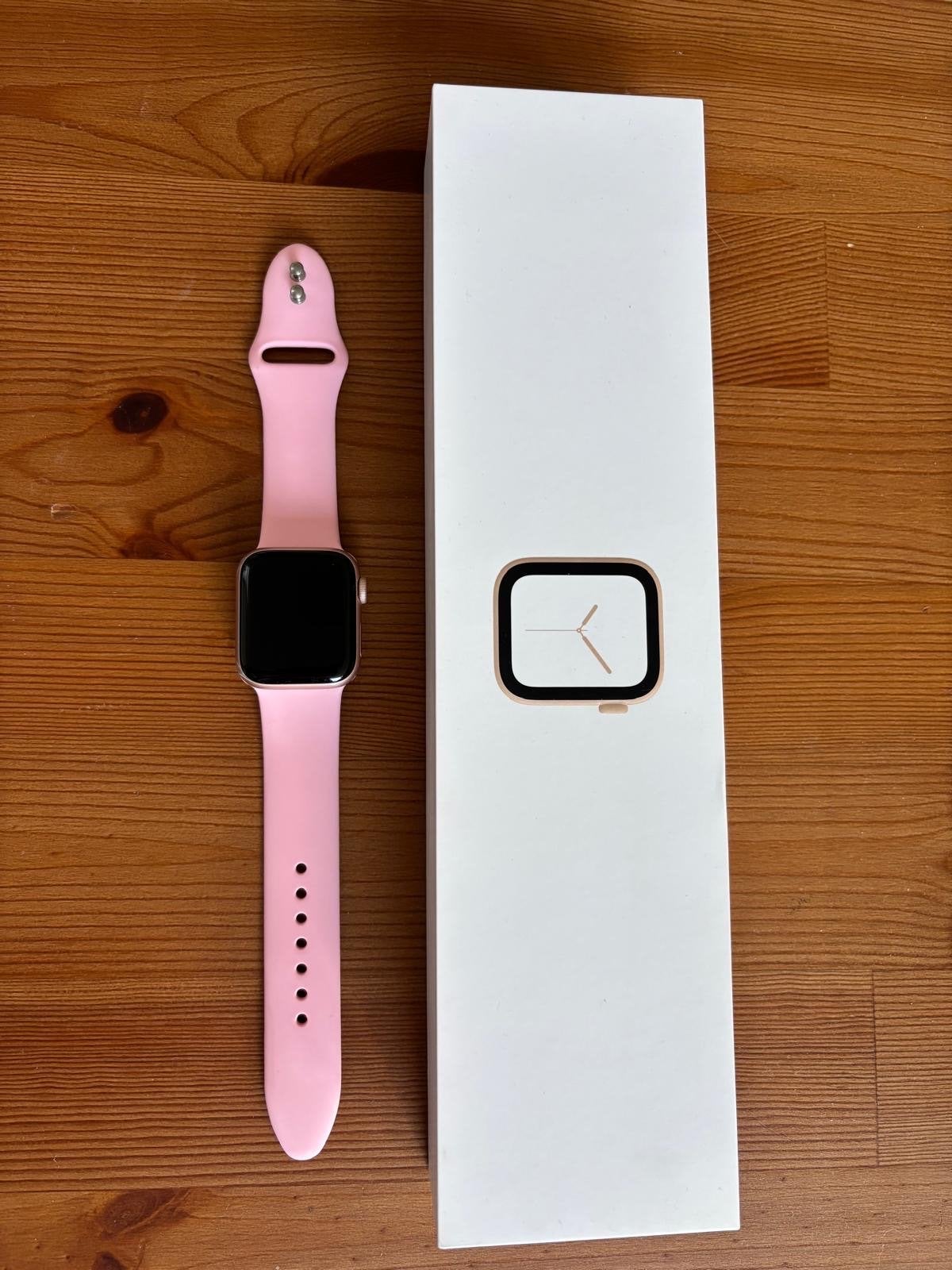 Apple Watch Series 4 (40mm) met 2 bandjes, Ophalen of Verzenden, Gebruikt, Roze, IOS