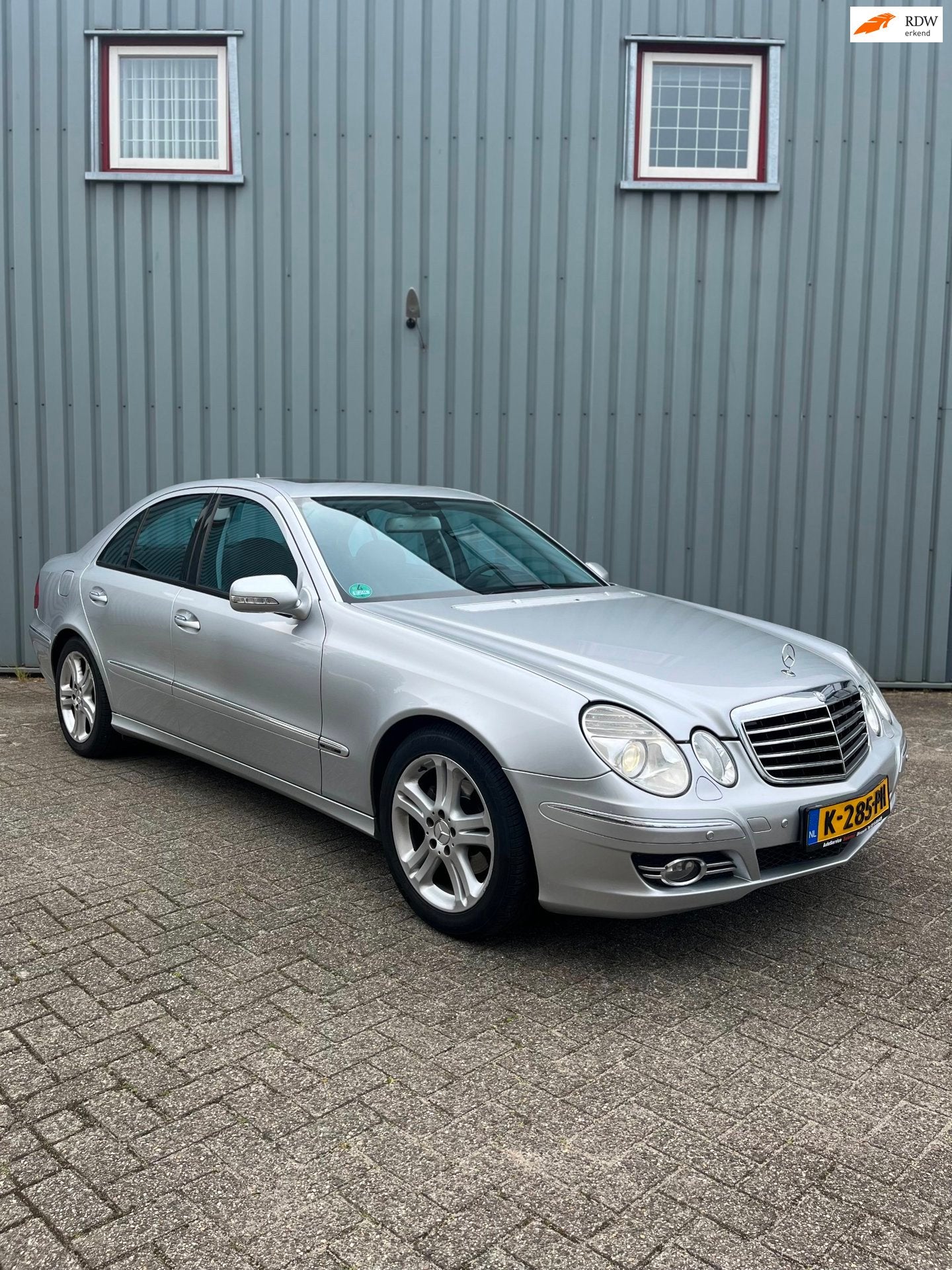 Mercedes-Benz E-klasse 200 K. Classic zeer nette auto, Auto's, Automaat, Dealer onderhouden, Achterwielaandrijving, Gebruikt