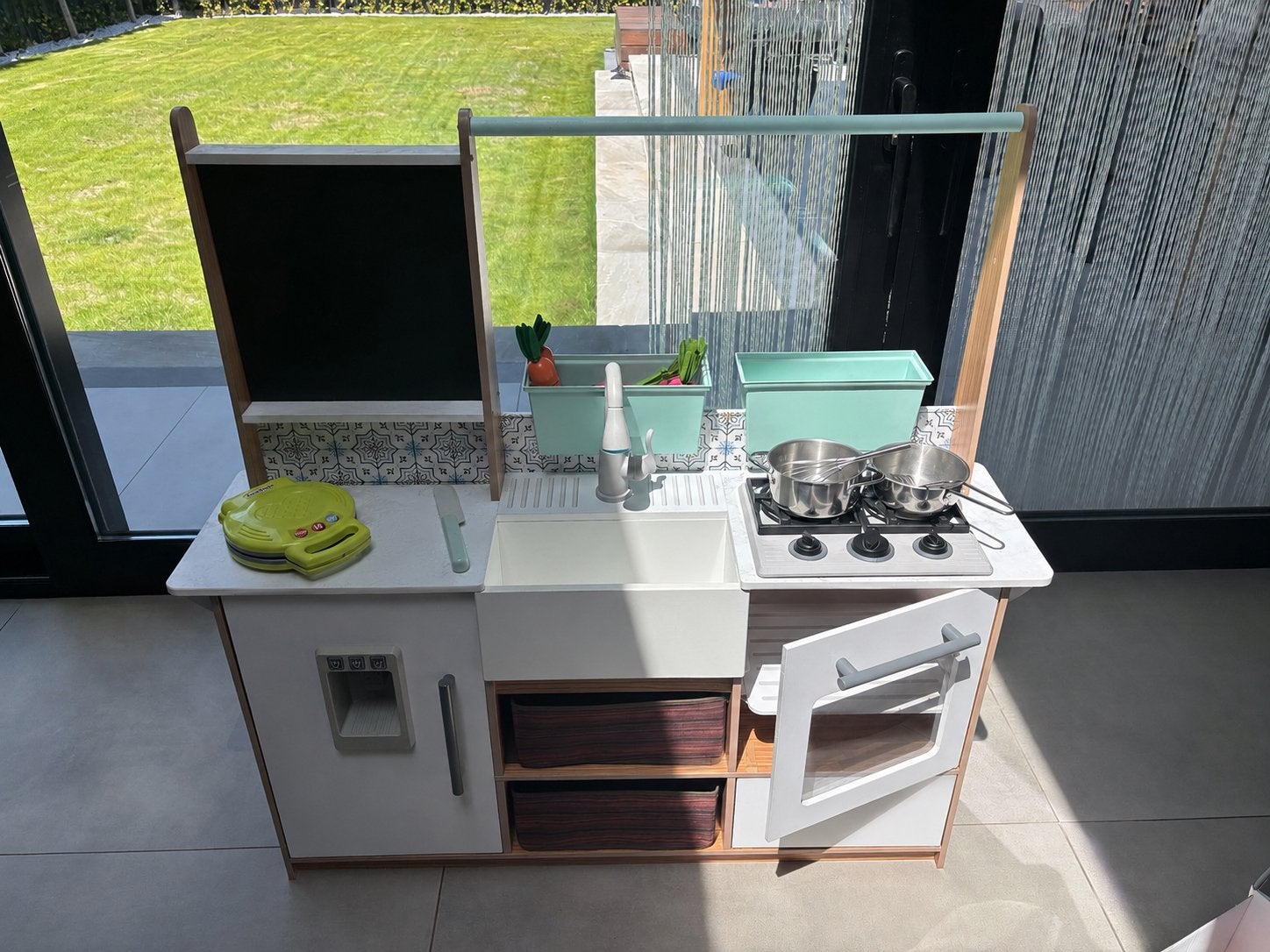 Super leuk kinder keukentje met geluiden, Ophalen, Zo goed als nieuw, Hout, Speelkeuken