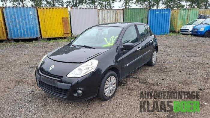 Voorbumper van een Renault Clio, Gebruikt, -, Renault, -