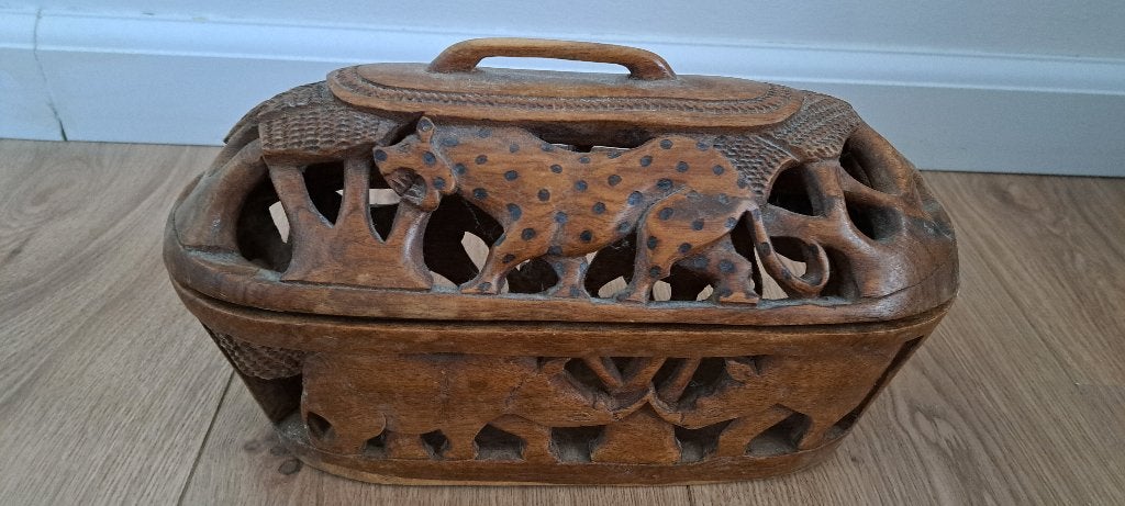 afrikaanse brooddoos, Houtsnijwerk, Ophalen of Verzenden, 20 - 50 cm, Hout