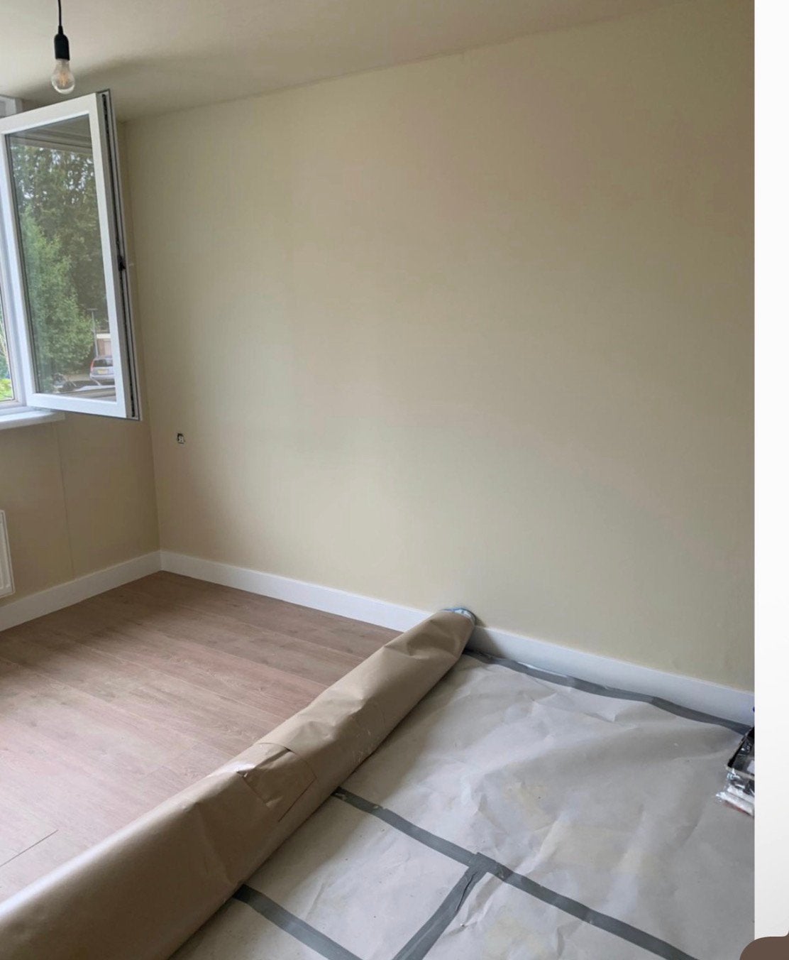 Mooie muurverf beige tint (Nog 2 emmers beschikbaar)., Huizen en Kamers, Almere