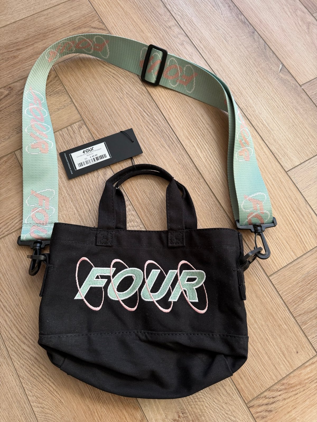 Nieuw mini FOUR Schoudertasje Zwart met Groen/Roze Band, Ophalen, Nieuw, Zwart, Schoudertasje