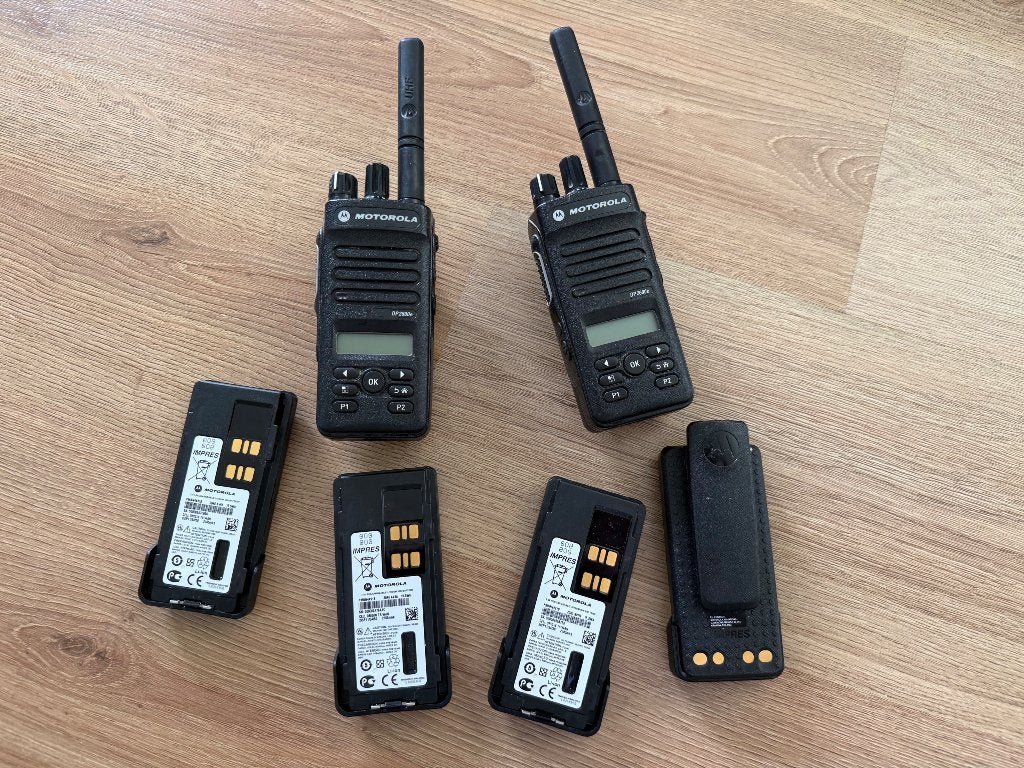 Motorola dp2600e, Telecommunicatie, Portofoons en Walkie-talkies, Ophalen of Verzenden, Zo goed als nieuw, Portofoon of Walkie-talkie