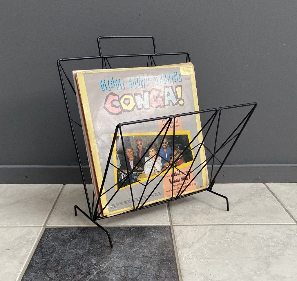 vintage krantenbak tijdschrif RECORDS bak zwart metaaldraad, Huis en Inrichting, Woonaccessoires | Krantenbakken en Lectuurbakken