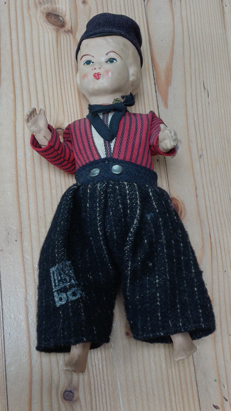 Vintage pop in traditionele klederdracht, Ophalen of Verzenden, Gebruikt, Pop