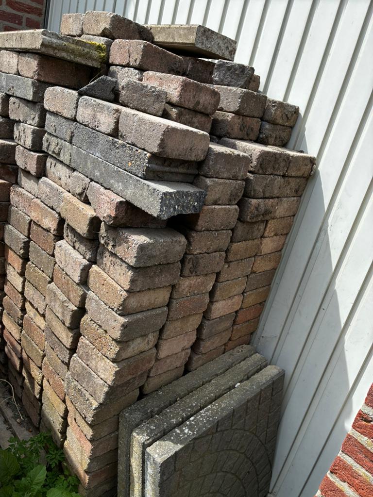 Gratis op te halen: cobblestones, Tuin en Terras, Ophalen, Gebruikt, 10 m² of meer, Beton