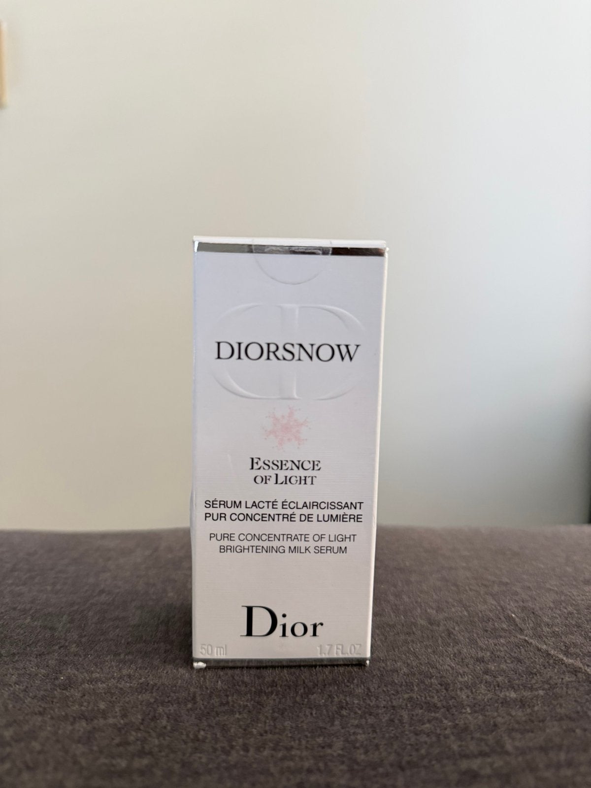 DiorSnow Essence of Light Brightening Milk Serum 50ml, Verzenden, Nieuw, Gehele gezicht, Verzorging