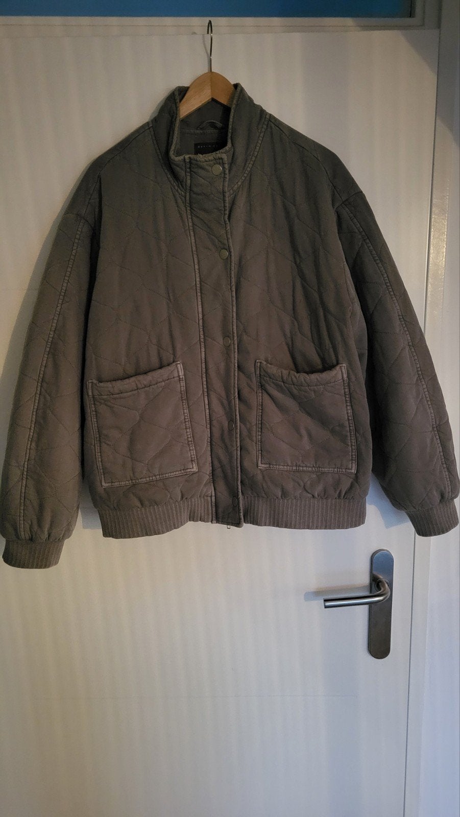 Dames bomberjack. Kleur grijs. Mt L. Primark., Kleding | Dames, Ophalen of Verzenden, Zo goed als nieuw, Maat 38/40 (M), Grijs