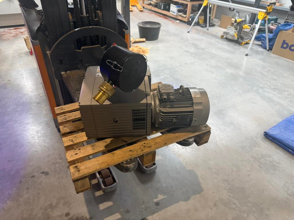 Becker vacuumpomp 2.2kw 100m3/h, Ophalen, Zo goed als nieuw
