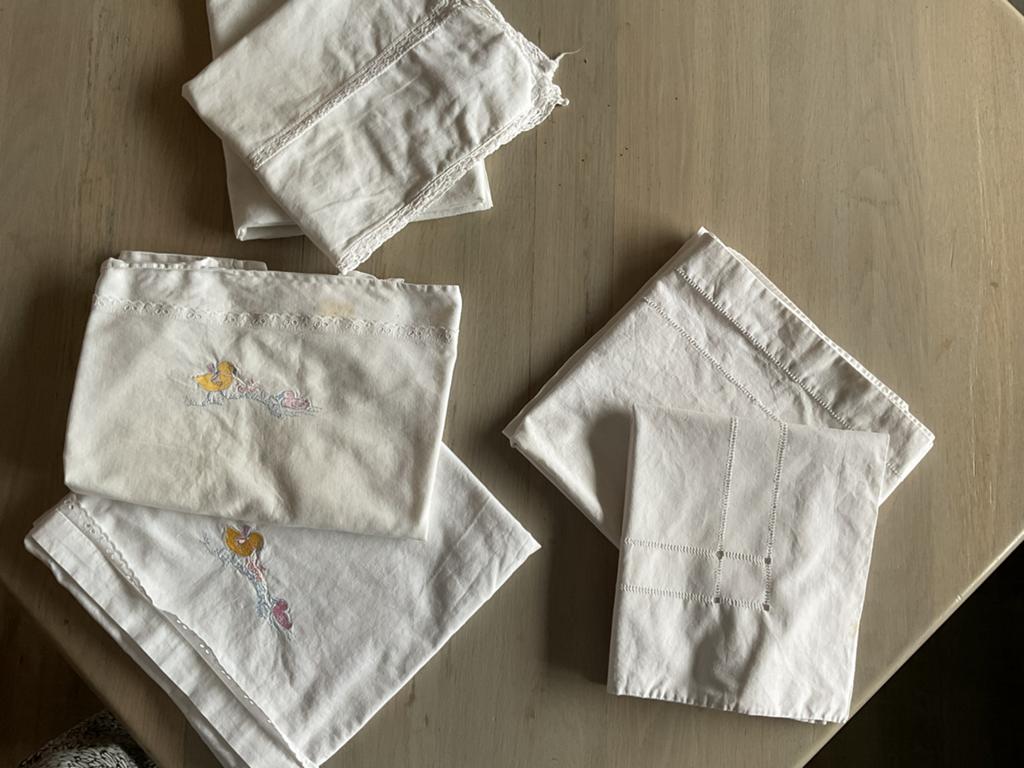 Vintage Witte Geborduurde Kussenslopen en lakentjes, Gebruikt, Jongetje of Meisje, Wit, Ophalen of Verzenden