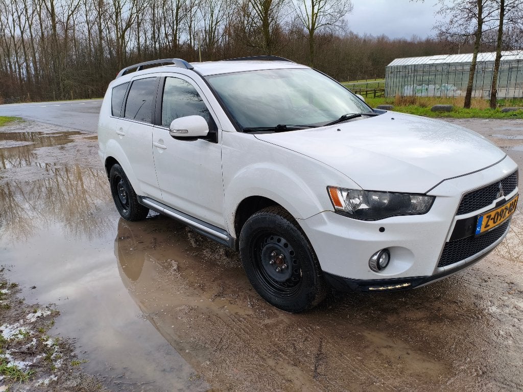 Foto 23 van Mitsubishi Outlander 2.4 125KW 4WD 2010 Wit