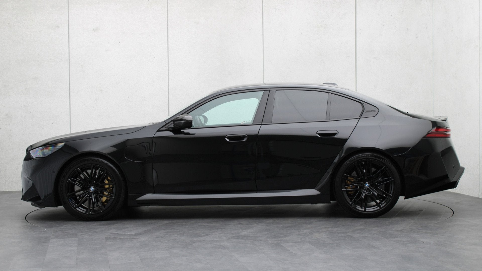 BMW M5 Sedan | Ultimate Package | M Drivers Package | Bowers, 12 maanden, Gebruikt, 4395 cc, Leder