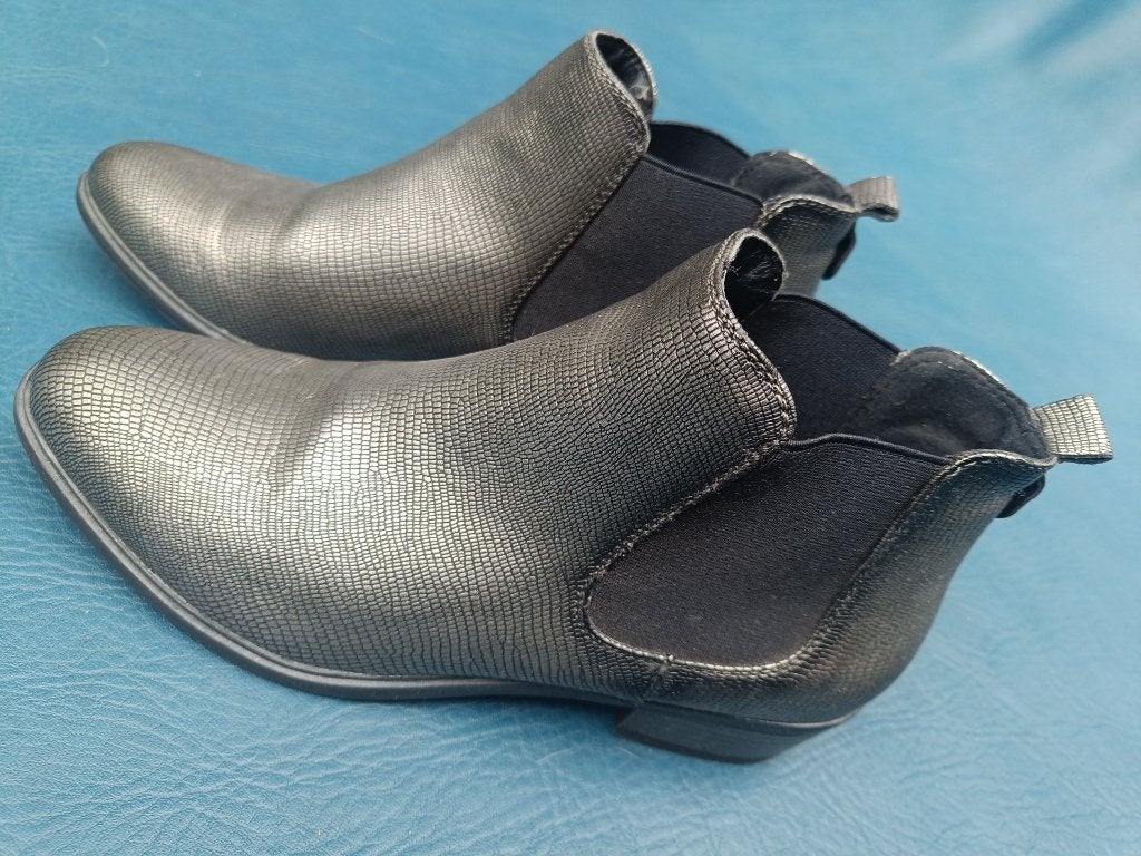 Halfhoge laarzen met metallic slangmotief - 41, Kleding | Dames, Lage of Enkellaarzen, Ophalen of Verzenden, Zo goed als nieuw