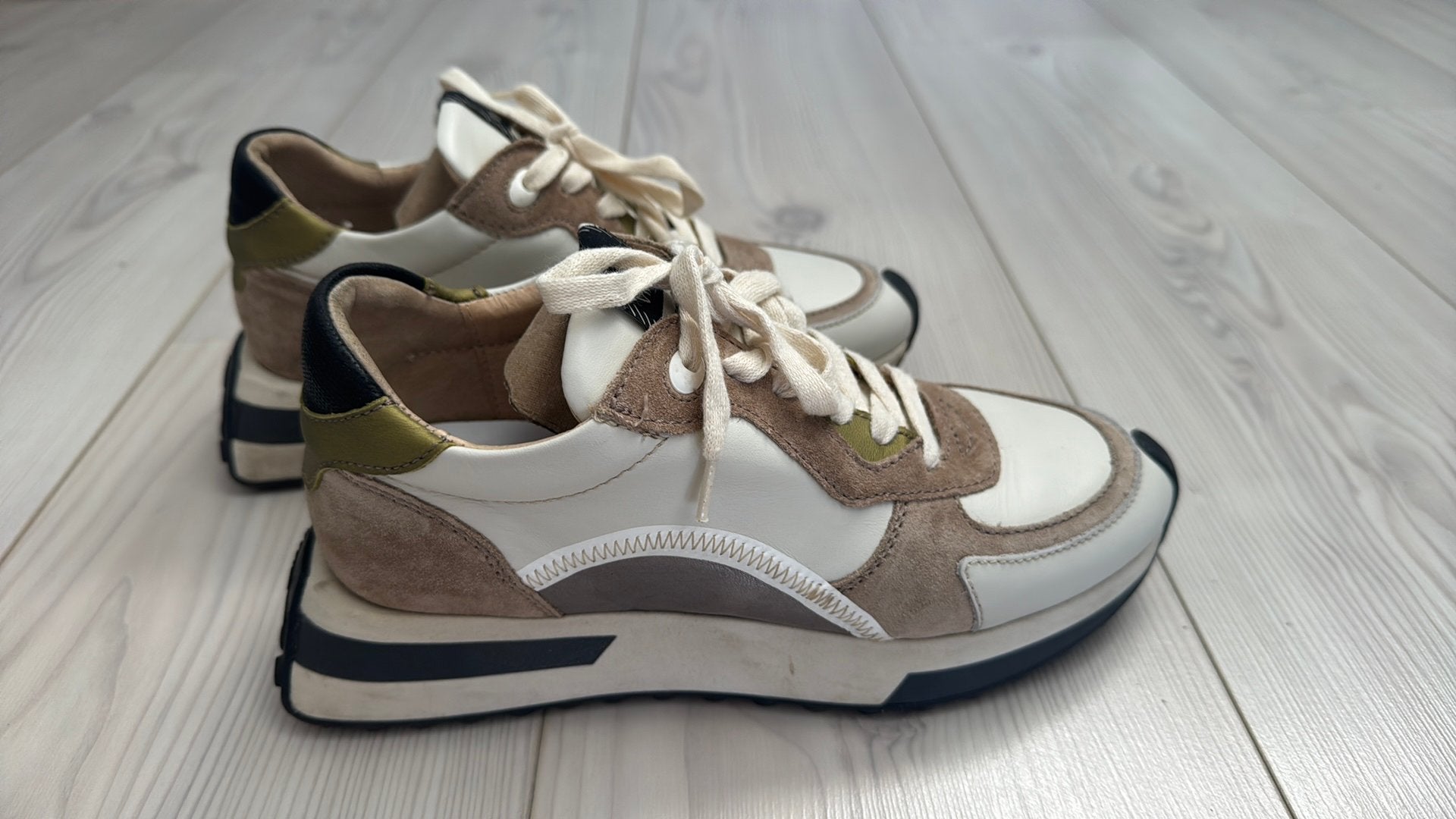 Via Vai sneaker maat 37 valt als 38 €25!!, Ophalen of Verzenden, Zo goed als nieuw, Beige, Sneakers of Gympen