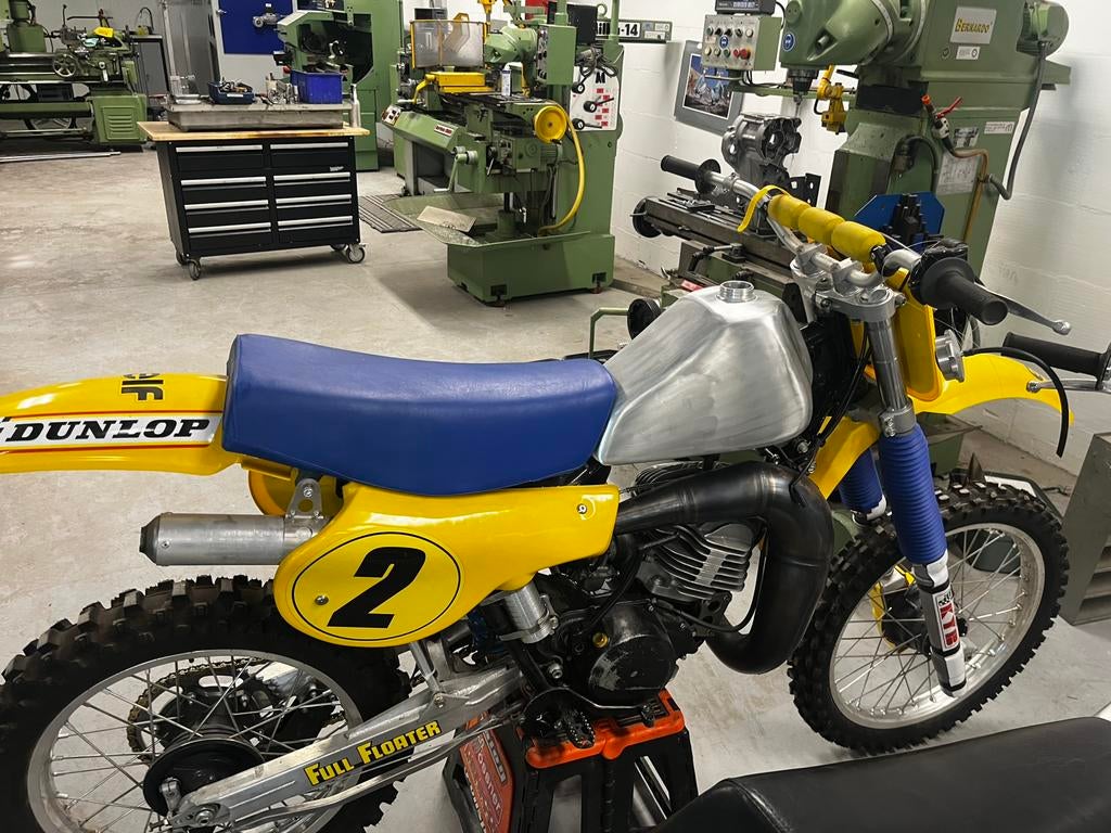 Aluminium suzuki rm 400, 465, 500 works fabrieks tank alu, Ophalen of Verzenden