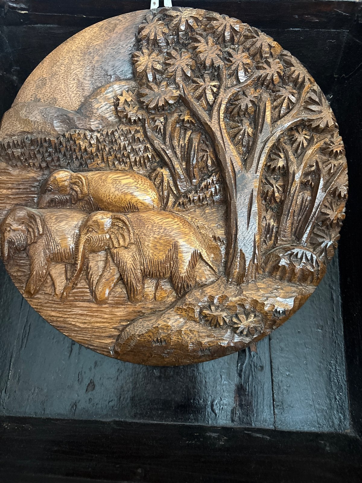 Houten wanddecoratie met olifanten - Handgesneden, Ophalen of Verzenden, Wanddecoratie, 20 - 50 cm, Hout