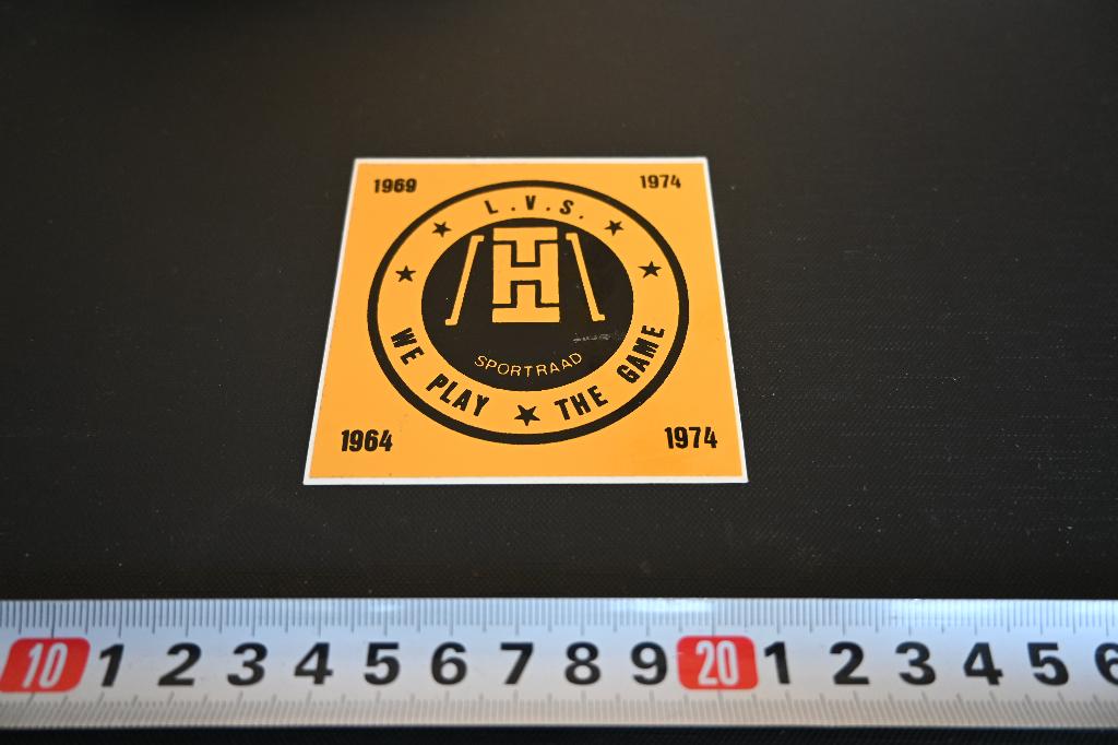 sticker LVS sportraad we play the game, Ophalen, Zo goed als nieuw
