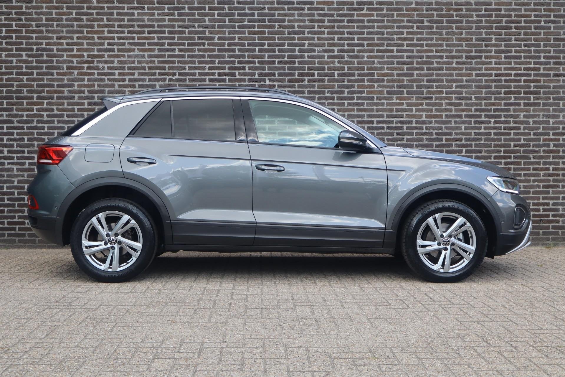 Volkswagen T-Roc 1.0 TSI 110pk Life | Achteruitrijcamera | D, Auto's, Voorwielaandrijving, 12 maanden, Stof, Gebruikt