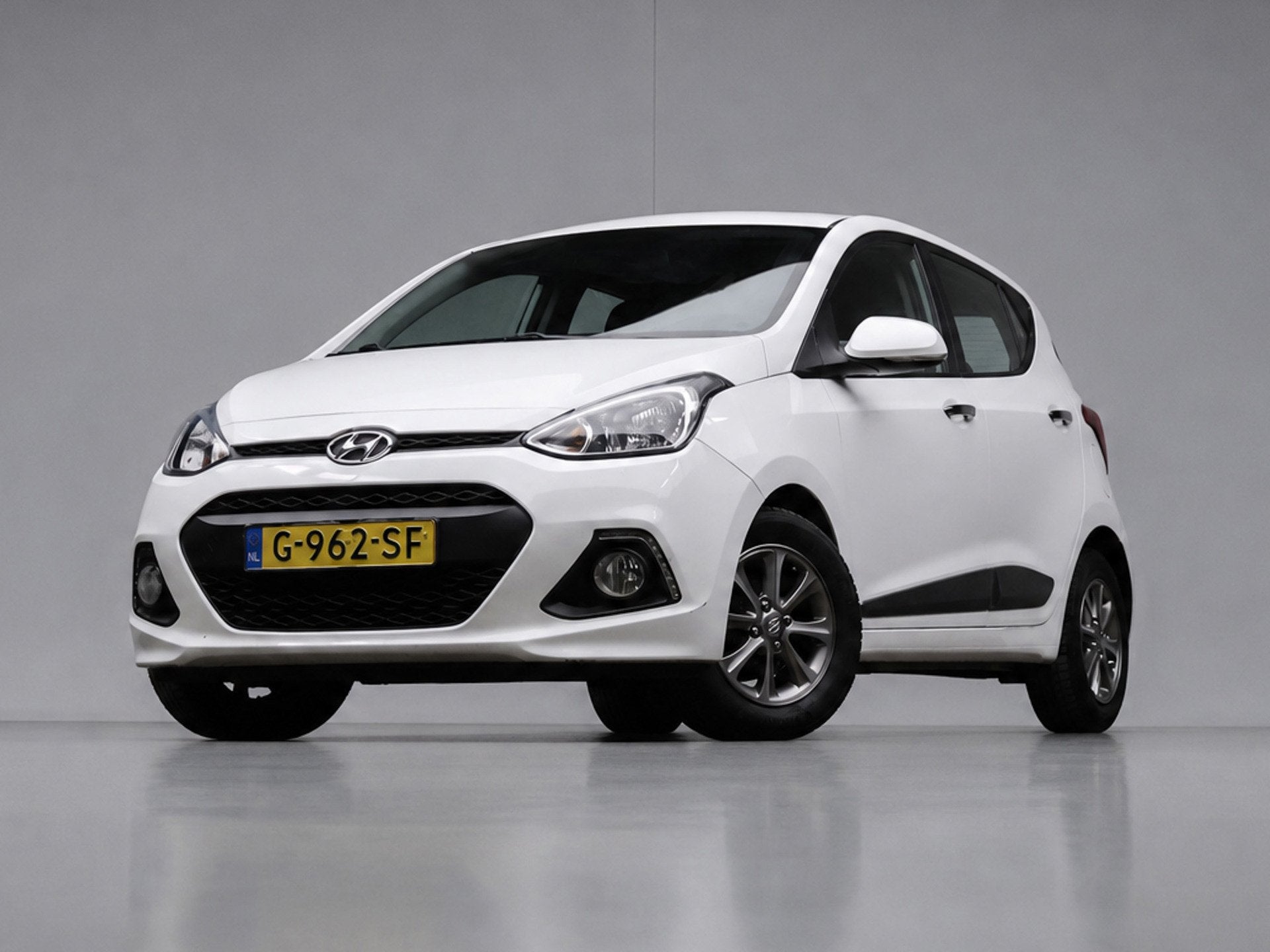Hyundai I10 1.2i AUTOMAAT (SCHUIFDAK,CRUISE,STOELVERWARMING,, Gebruikt, Wit, Bedrijf, I10
