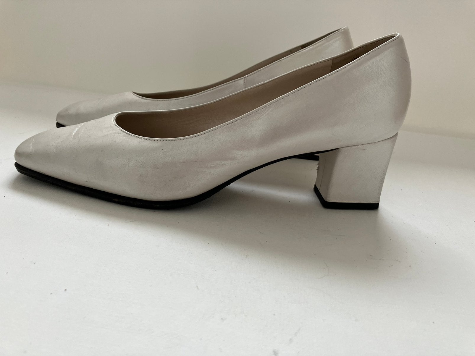 Witte leren pumps Peter Kaiser, maat 6 (39), Pumps, Wit, Ophalen of Verzenden, Gedragen