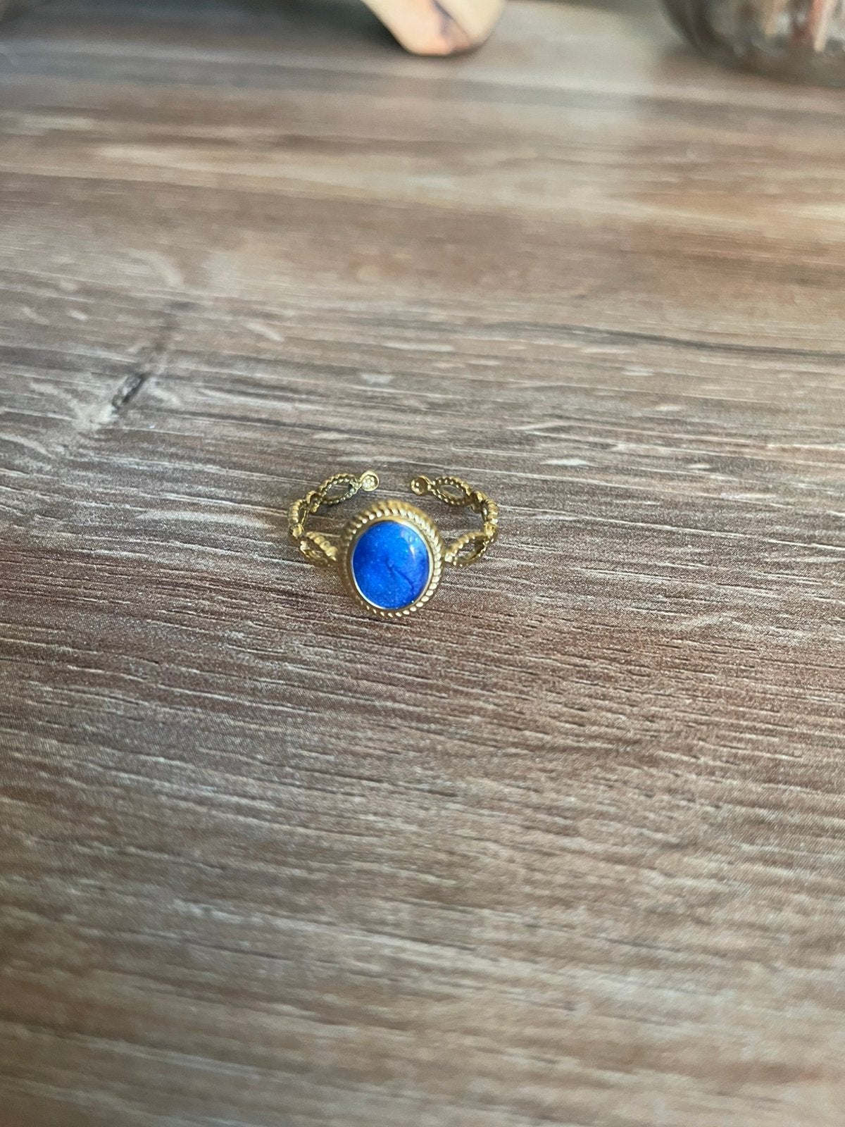 Ring goudkleurig met blauwe steen nieuw aanpasbaar, Ophalen of Verzenden, Nieuw, Goud, Dame