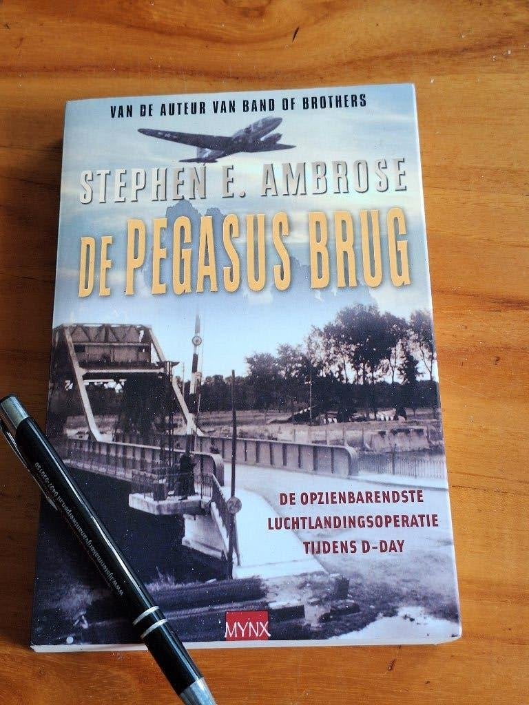 De Pegasus Brug - Stephen E. Ambrose (Band of Brothers), Stephen E. Ambrose, Ophalen of Verzenden, Algemeen, Tweede Wereldoorlog