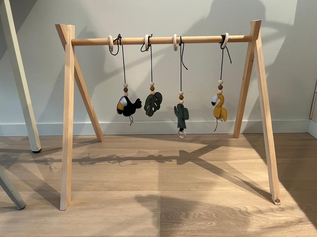 Babygym van duurzaam hout met stoffen hangers, Kinderen en Baby's, Speelgoed | Babyspeelgoed, Ophalen, Zo goed als nieuw, Babygym