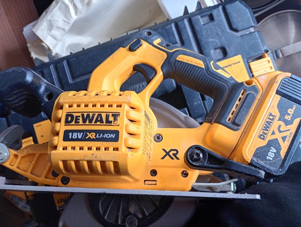 Dewalt Cirkelzaag met Lader en Accu, Ophalen of Verzenden, Gebruikt, Cirkelzaag, Dewalt