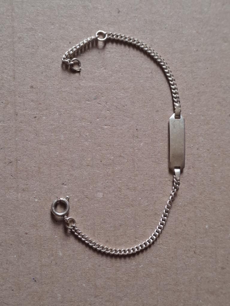 Zilver kinder naam armbandje, Ophalen of Verzenden, Zo goed als nieuw, Zilver, Zilver