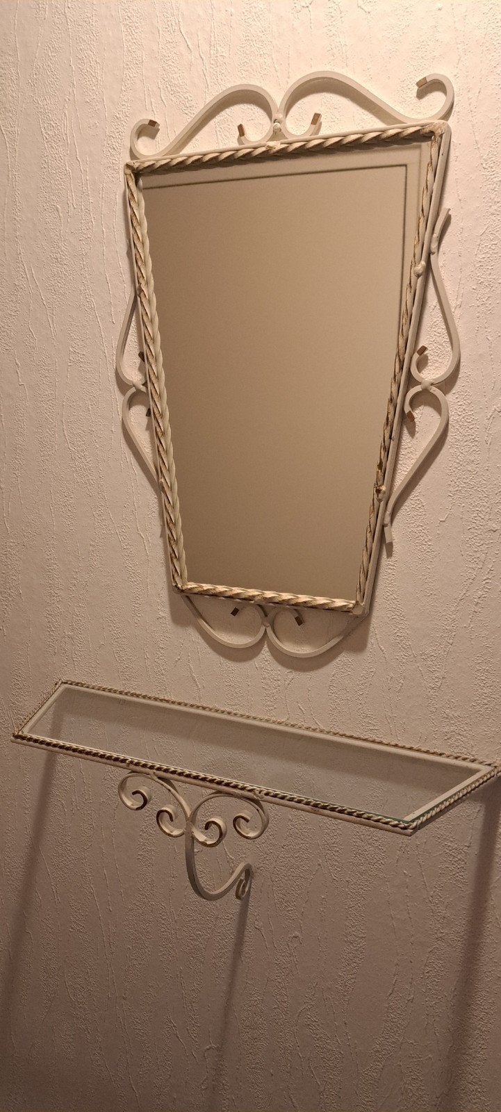 Vintage smeedijzeren spiegel met glazen planchet – jaren 60, Huis en Inrichting, Minder dan 50 cm, Gebruikt, Ophalen of Verzenden
