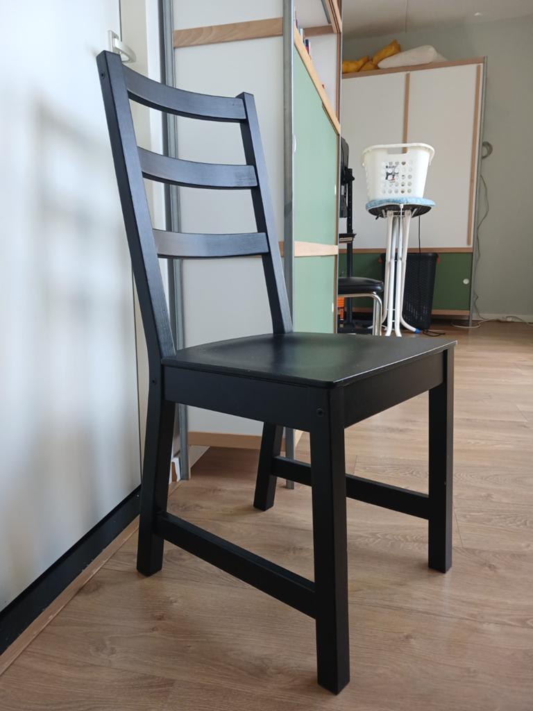 Gratis: houten stoel zwart, Ophalen, Gebruikt, Zwart, Eén
