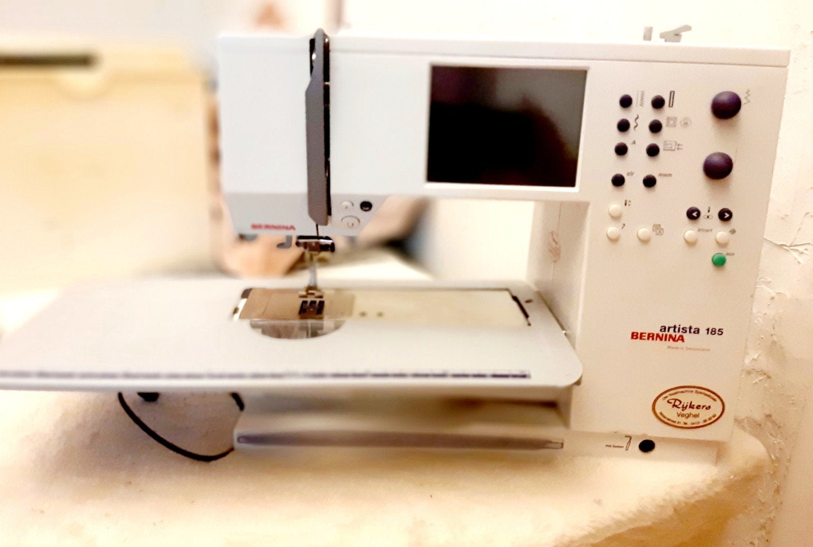 Bernina Artista 185 naai- en borduurmachine, Hobby en Vrije tijd, Ophalen of Verzenden