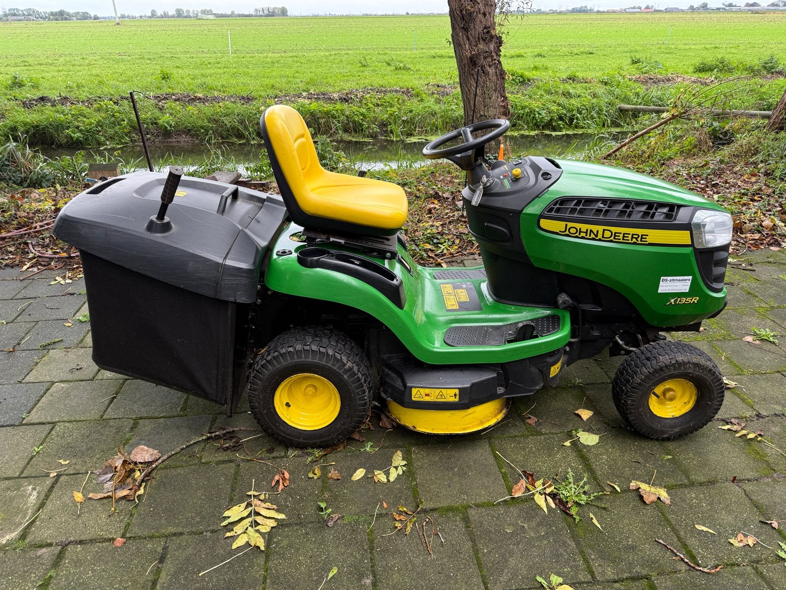John Deere X135R Zitmaaier, Ophalen, Cirkelmaaier, Gebruikt, Opvangbak