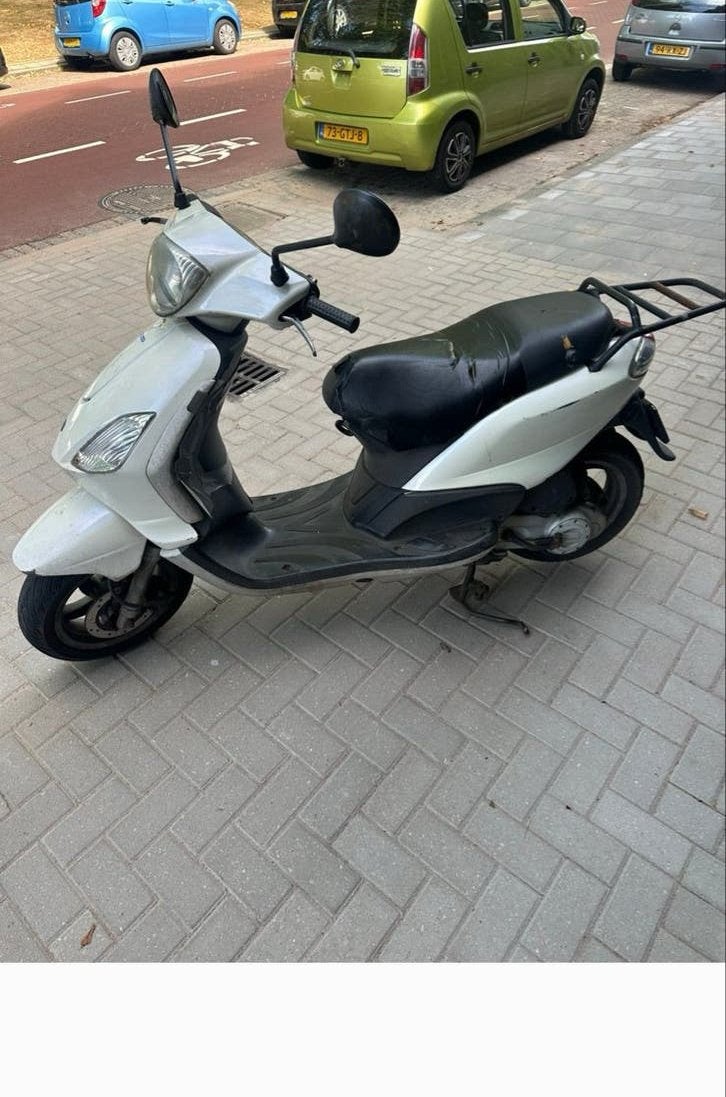 Piaggio Fly snorfiets (25 km/u) — 4-takt, Fietsen en Brommers, Scooters | Piaggio, Gebruikt, Maximaal 45 km/u, Ophalen of Verzenden