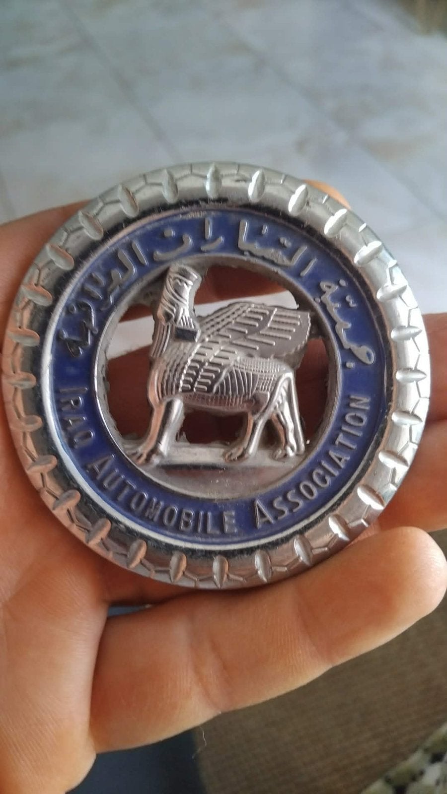 Uniek vintage embleem van de Iraq Automobile, Ophalen of Verzenden, Zo goed als nieuw
