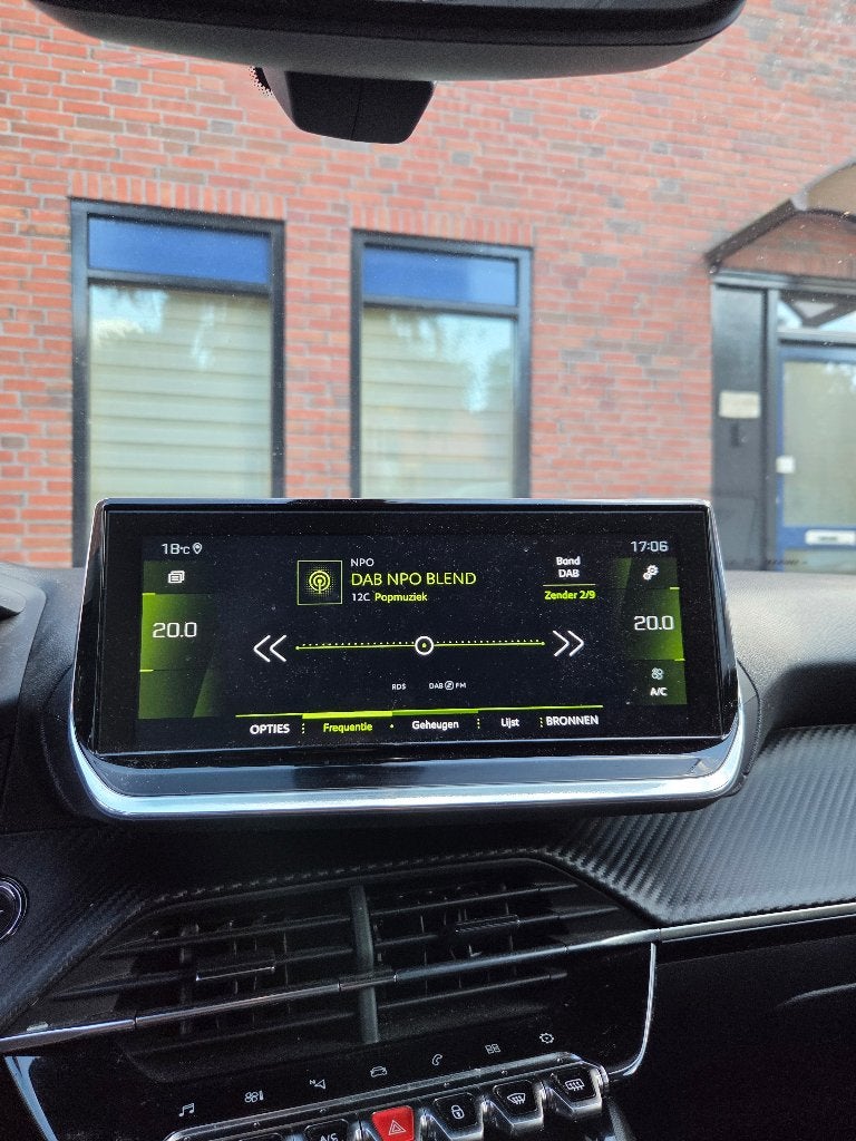 Foto 15 van Peugeot 2008 (Allure) 1.2 Puretech 2020 Zwart