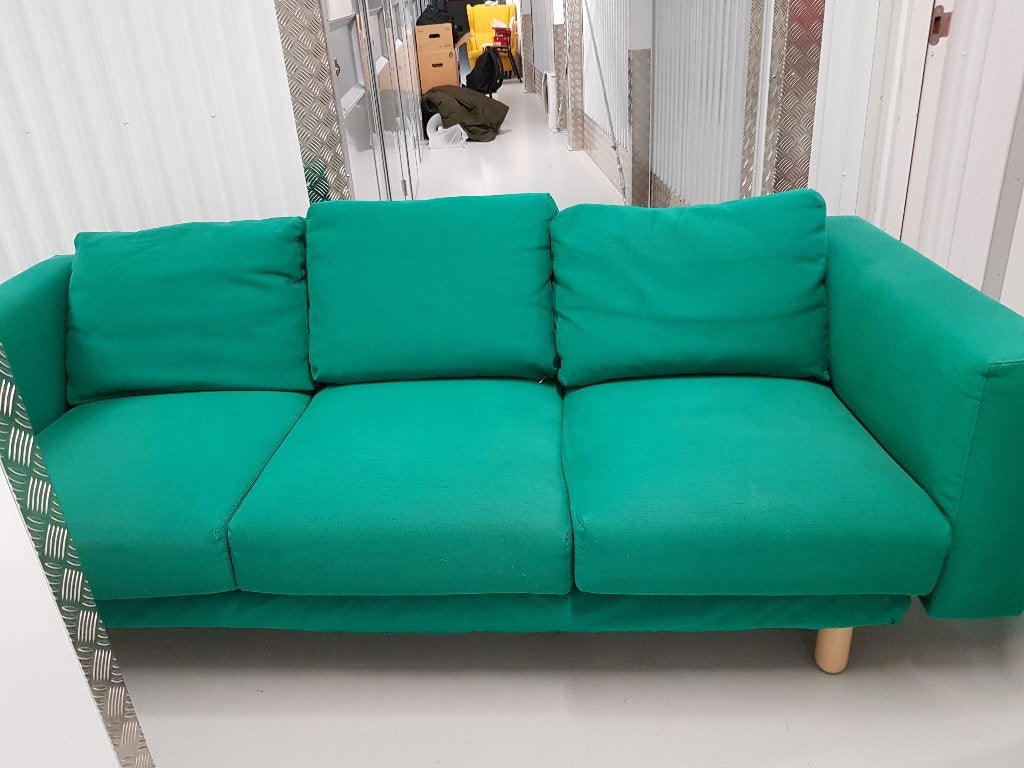 Mooie groene IKEA Norsborg 3-zits bank - Houten pootjes, Huis en Inrichting, Banken | Bankstellen, Ophalen, Gebruikt, Driepersoons
