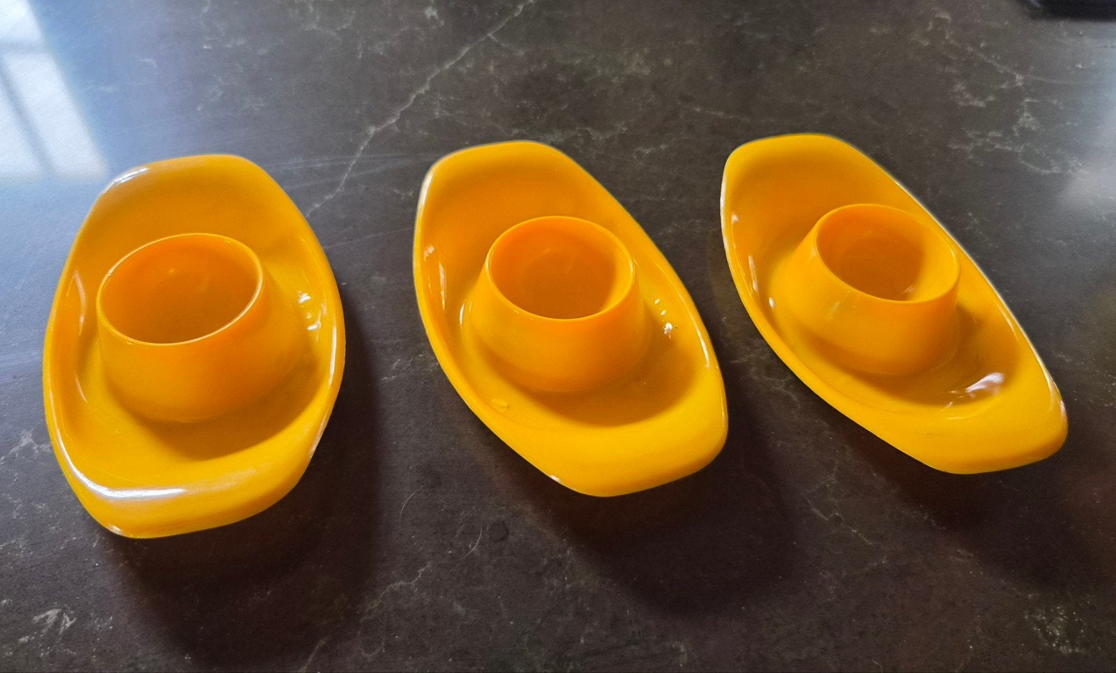 Set van 3 gele melamine eierdopjes, Ophalen of Verzenden, Overige typen, Gebruikt, Kunststof