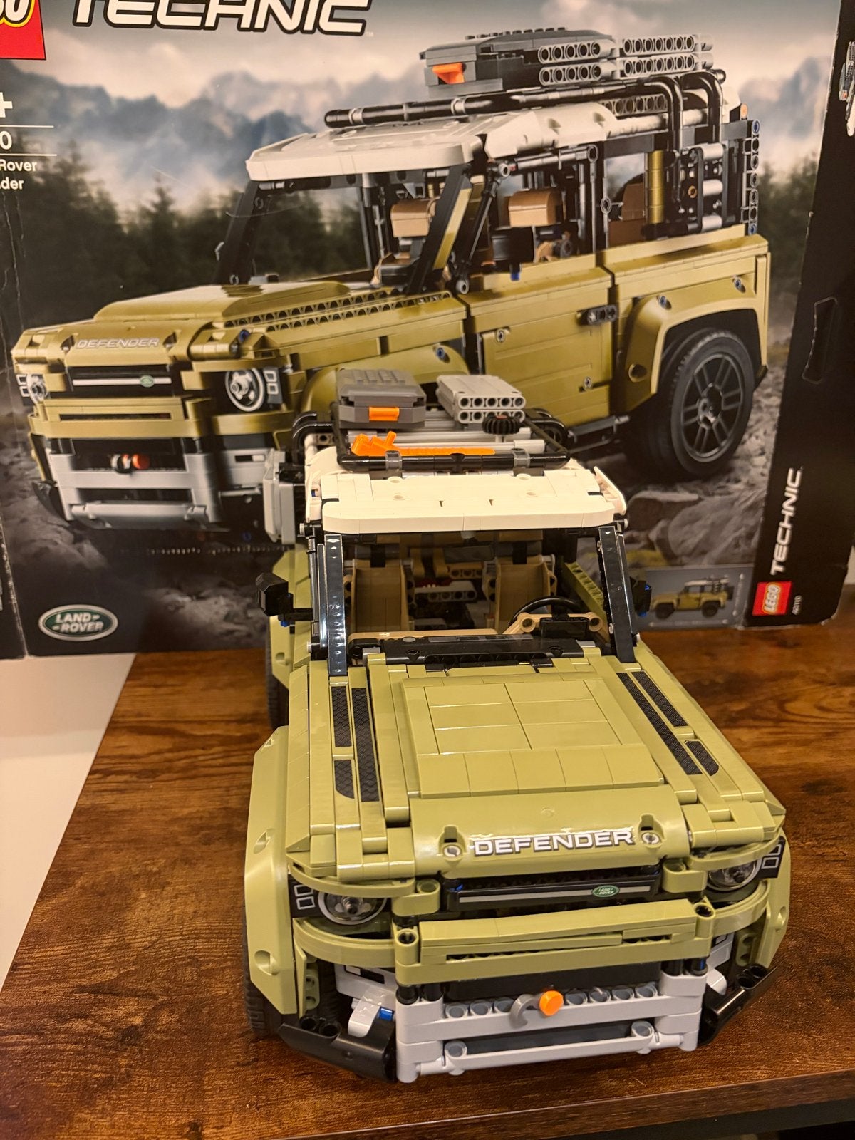 Foto 3 van LEGO Technic 42110 Land Rover Defender (compleet)