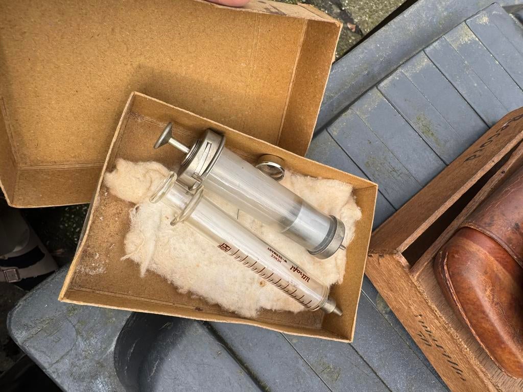 2 glazen spuiten antiek, Ophalen of Verzenden