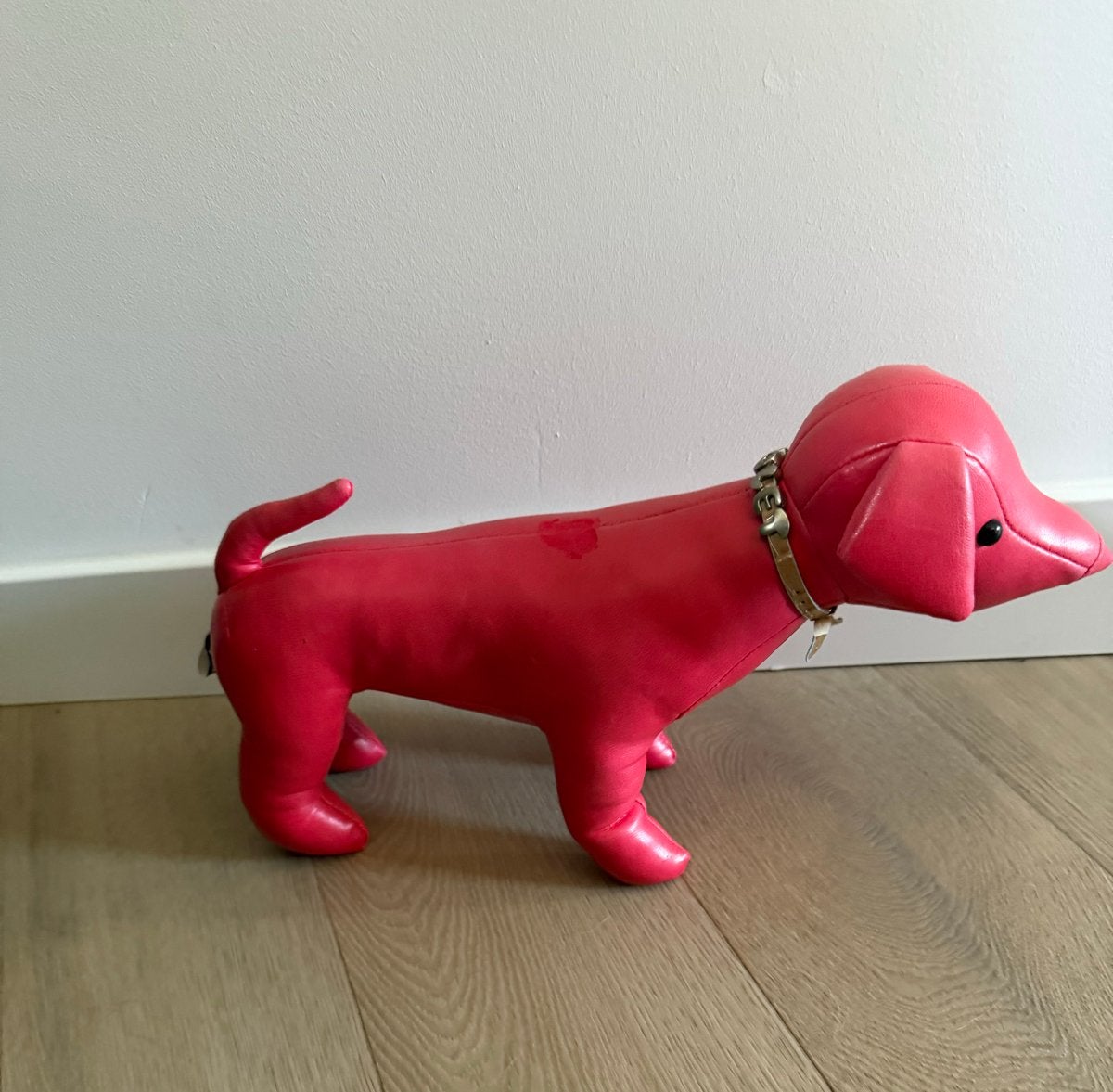 Leuke rood/roze teckel (violet)  van leer, Ophalen of Verzenden, Gebruikt