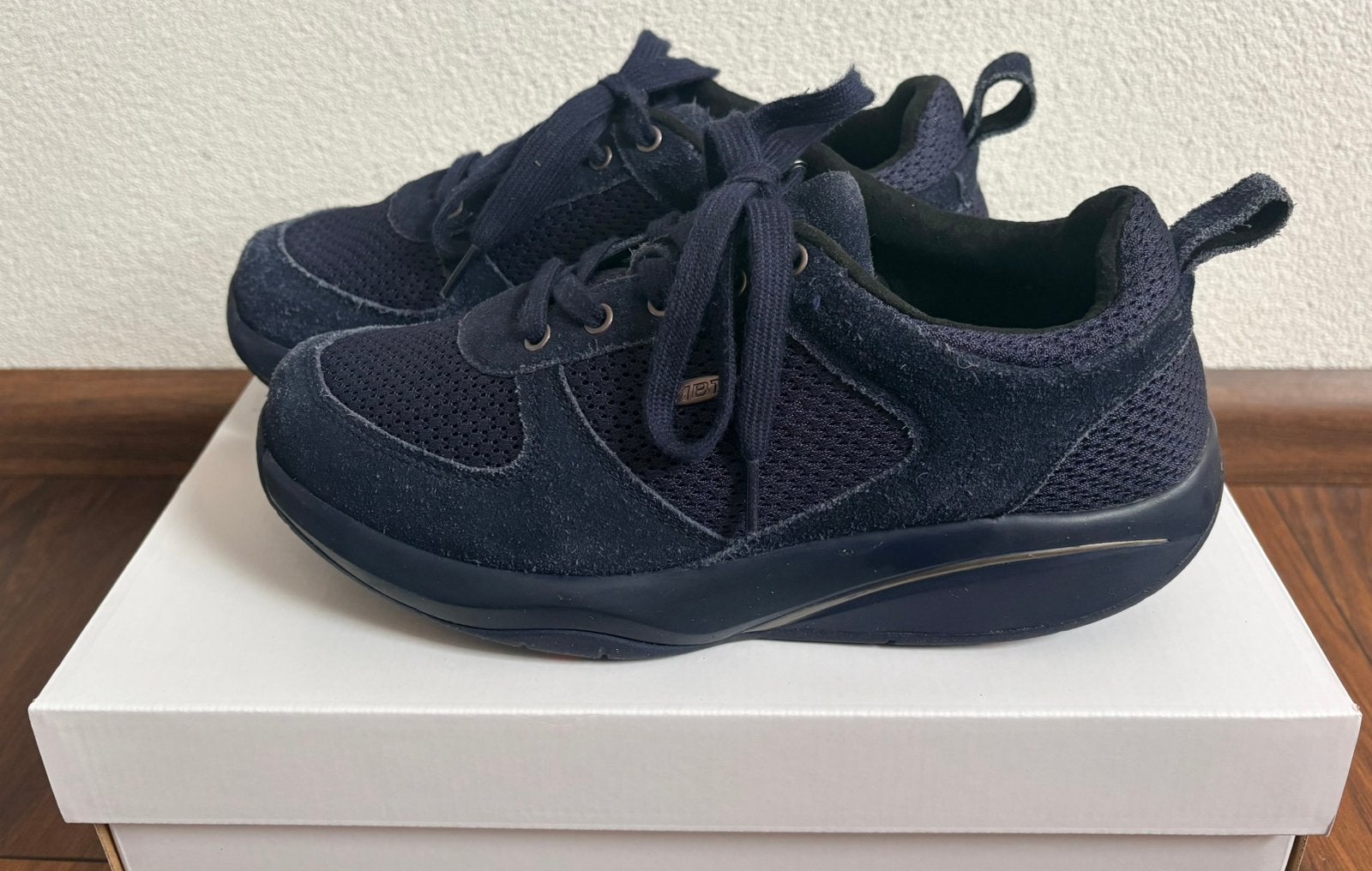 MBT Anataka damesschoenen maat 39 - Dark Navy, Blauw, Ophalen of Verzenden, Sneakers of Gympen, Zo goed als nieuw