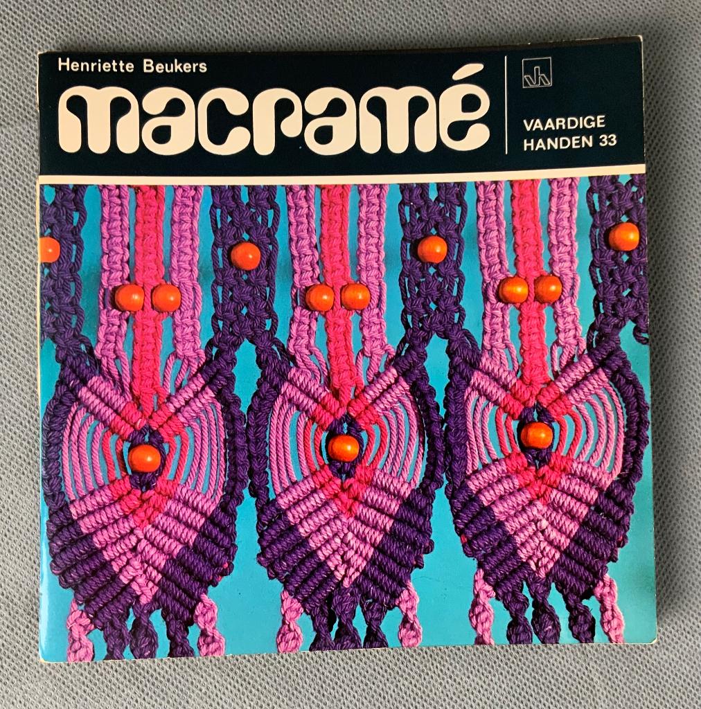 Boekje Macrame - Henriette Beukers, Ophalen of Verzenden, Overige onderwerpen, Gelezen, Henriette Beukers