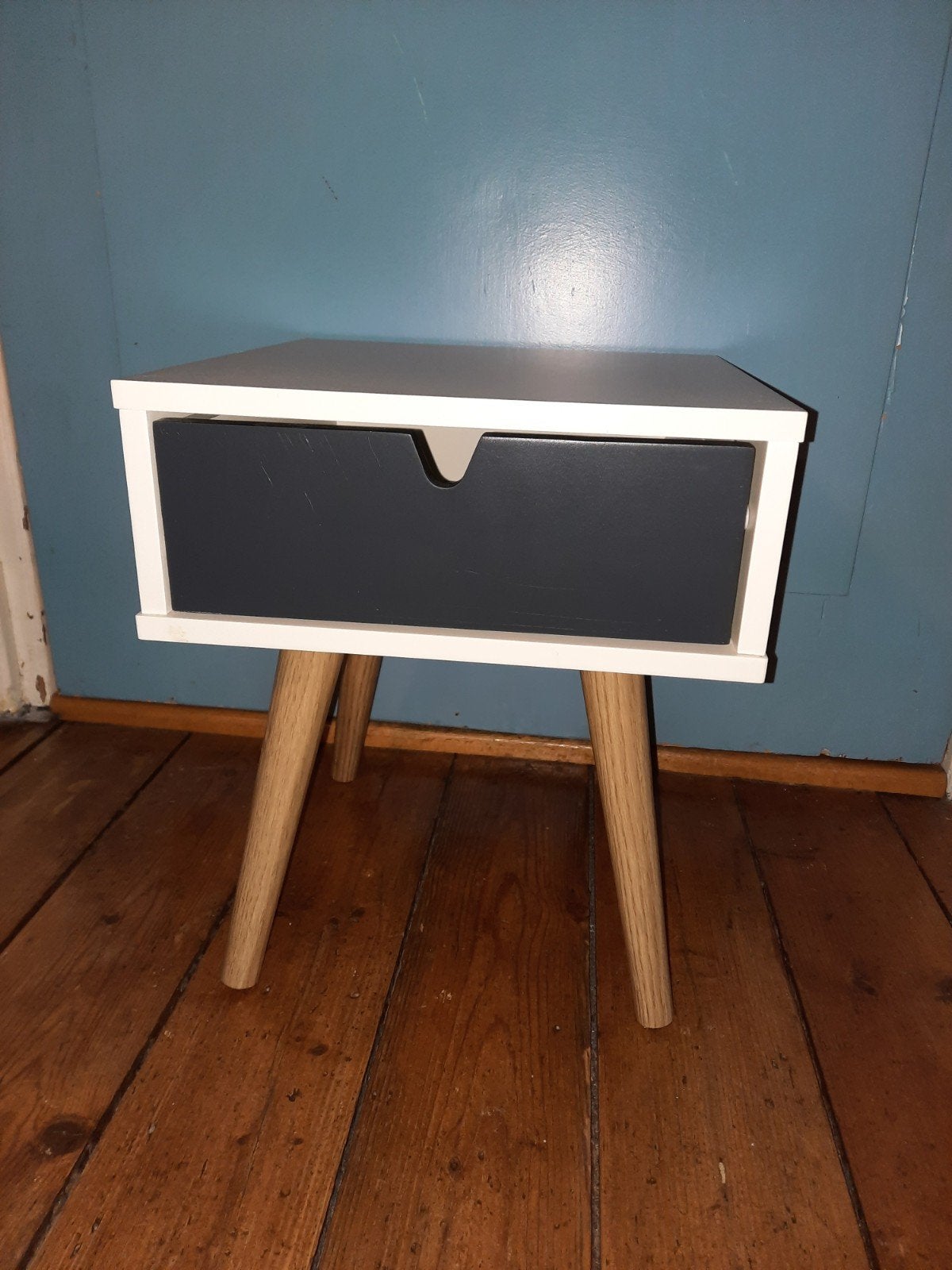 Mooi tafeltje of nachtkastje met een laatje, Ophalen, 25 tot 50 cm, Vierkant, Minder dan 50 cm