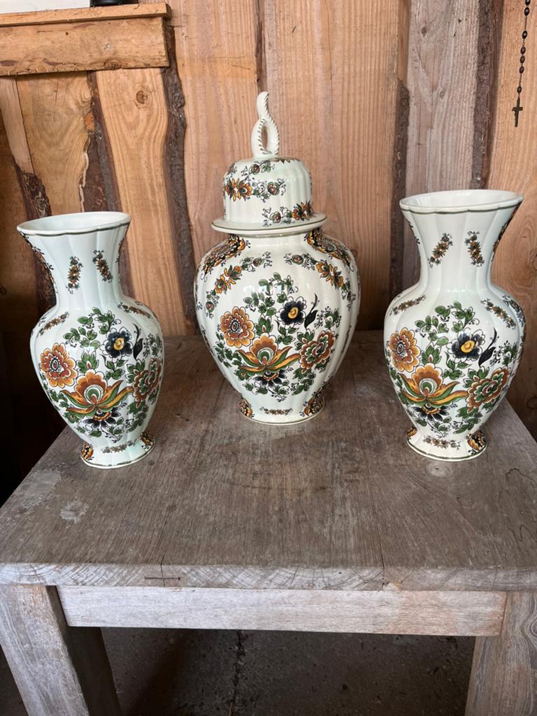 Vintage M Depose Vazen, Handgeschilderd door H Bequet, Ophalen