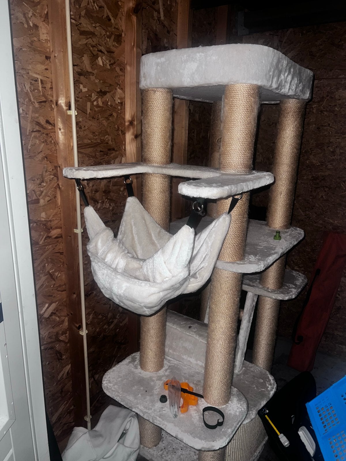 Kattentoren, Ophalen